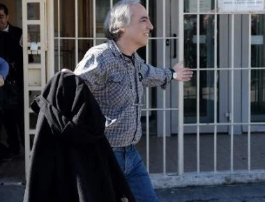 Νέα 48ωρη άδεια στον εκτελεστή της «17Ν» Δ.Κουφοντίνα: «Έσυρε» την κυβέρνηση με την «απεργία πείνας»